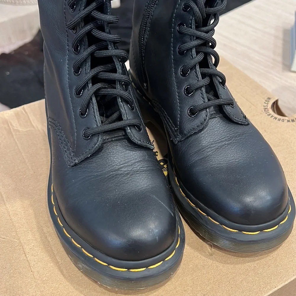 Doc Martin boots - Picture 5 of 11